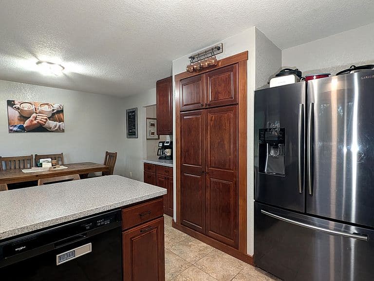 365 Glenwood Dr photo 4