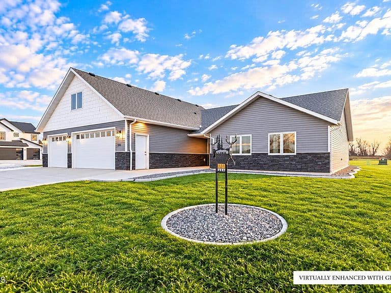 501 Koenig Dr photo 3