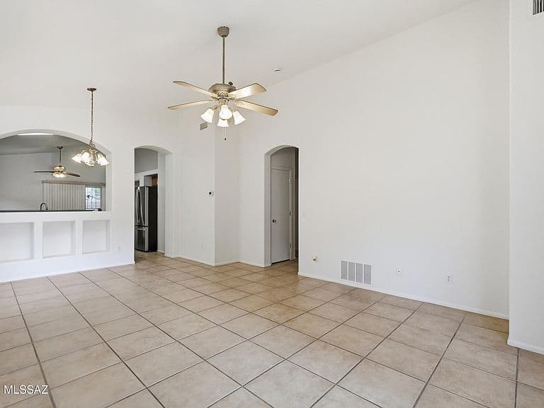 7704 S Trumpet Vine Ave photo 3