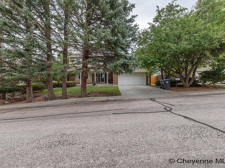610 Shaun Ave photo 4