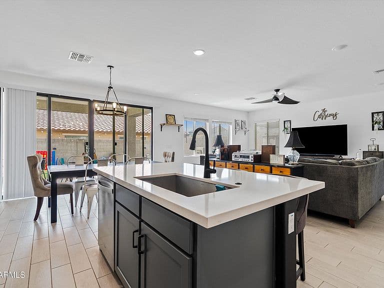2014 N MARKETSIDE Avenue photo 5