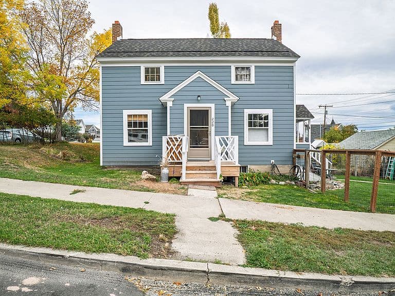 220 Adams St photo 2