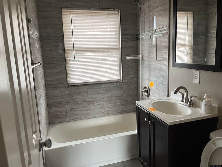 1405 Collins St photo 5