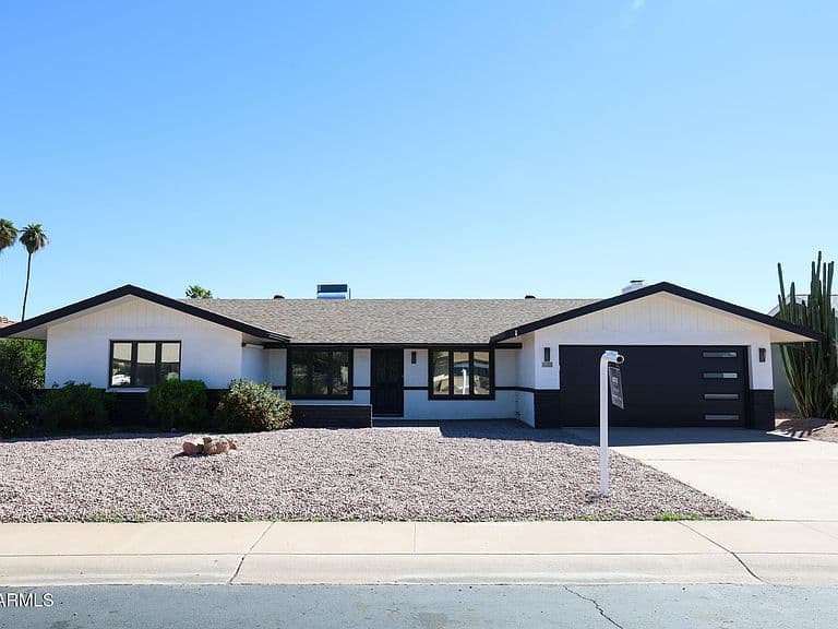 623 E LA JOLLA Drive photo 2
