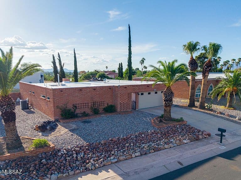 2440 S Camino Seco photo 2