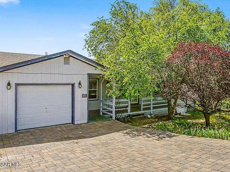 1211 N Susan Dr photo 1