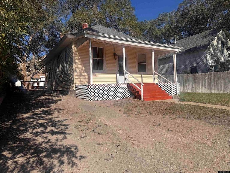 424 W Railroad Ave photo 2