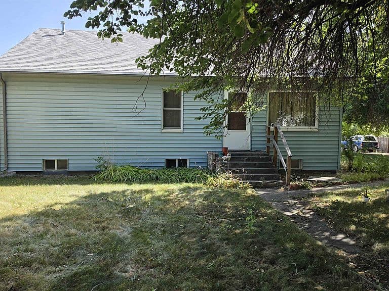 257 8th St N photo 5