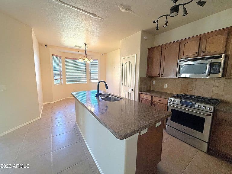 548 TEMPLE Drive photo 3