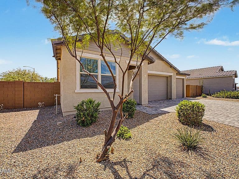 1235 E VEKOL Street photo 3