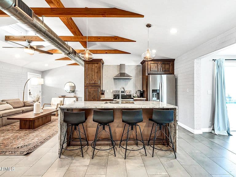 1142 E Tempe Dr photo 1