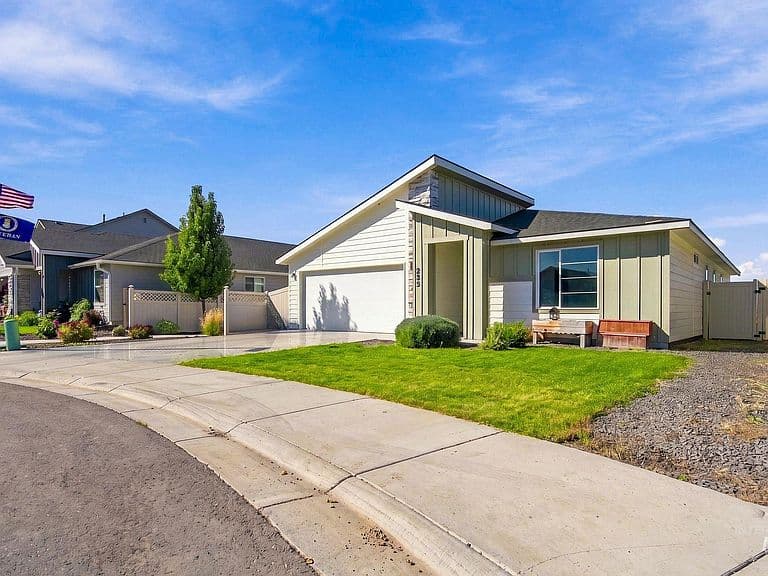 2359 N Thistle Dr photo 3