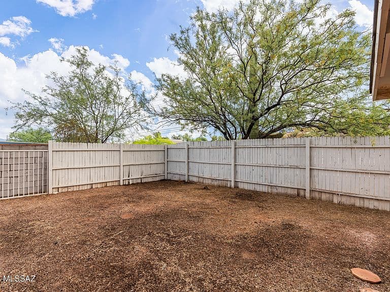 7045 N Camino De La Tierra photo 5