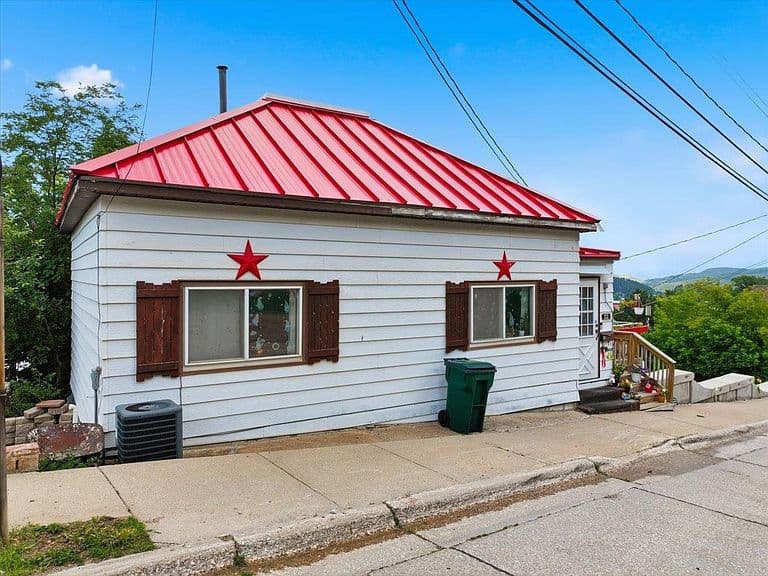332 W Addie St photo 1