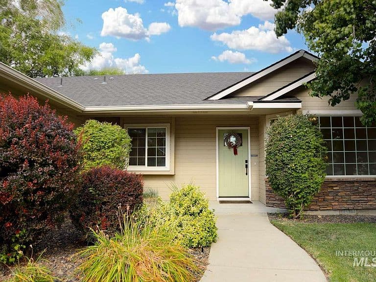 907 S Sockeye Way photo 2