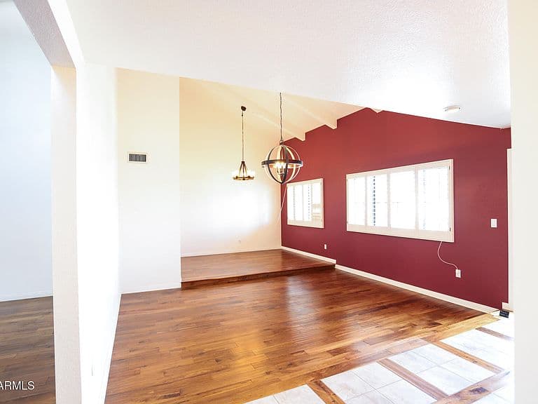 1713 E GABLE Avenue photo 4