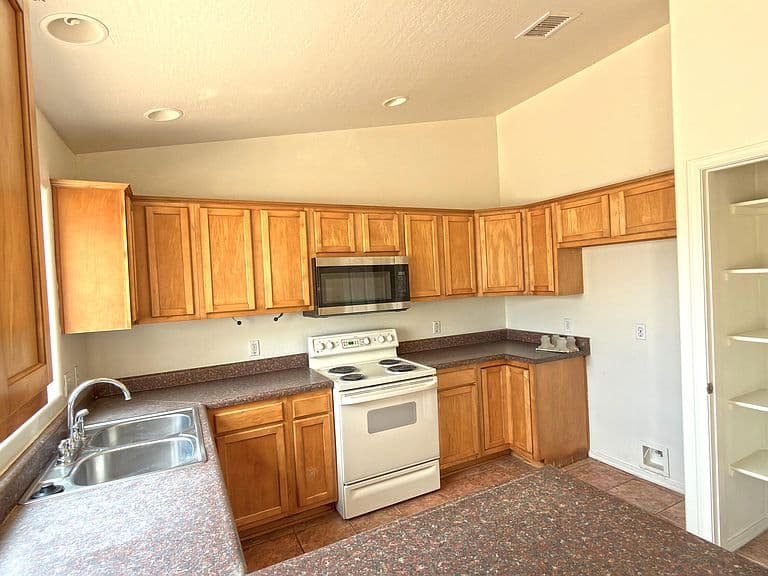 8306 W PINEVETA Drive photo 5