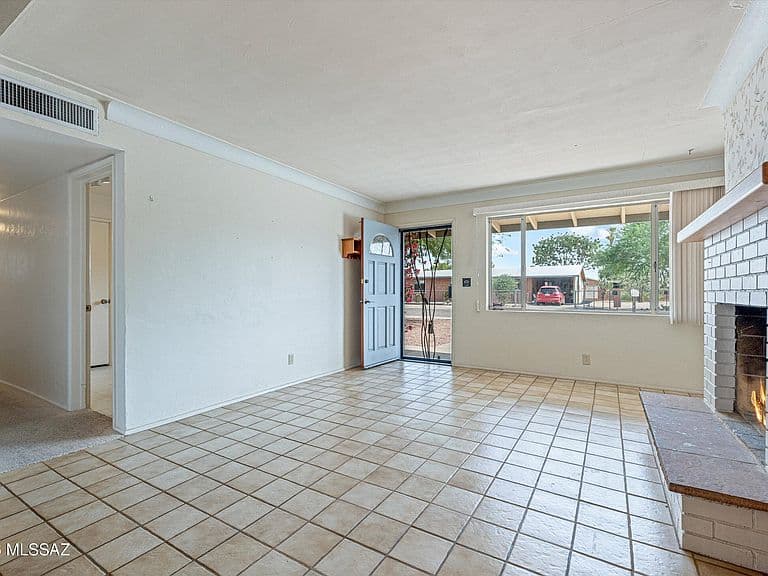 909 E El Caminito Pl photo 5