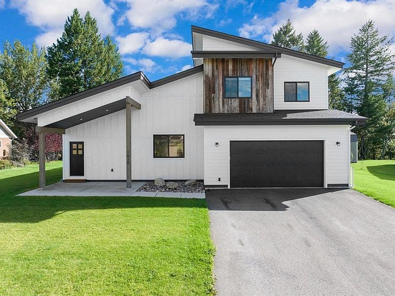 1020 Riparian Dr photo 3
