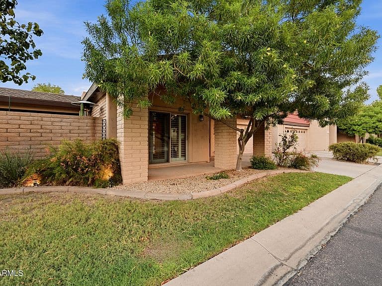 7836 E CRESTWOOD Way photo 1