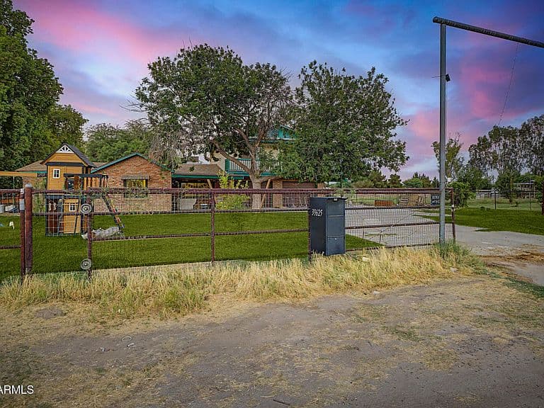 39625 N TAYLOR Street photo 3