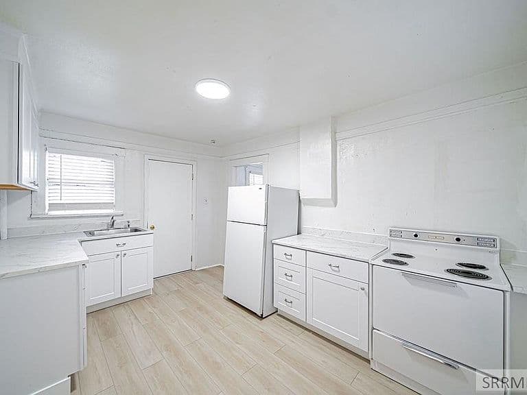 116 Park Ave photo 5