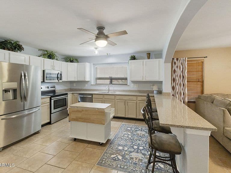 897 E MOUNTAIN VIEW Road photo 3