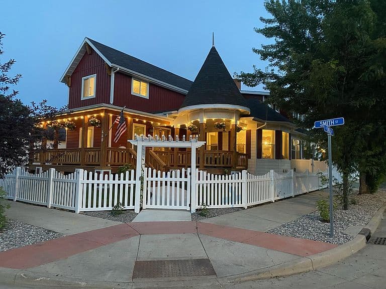 460 Smith St photo 2