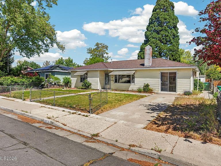 825 Capitol Hill Ave photo 2
