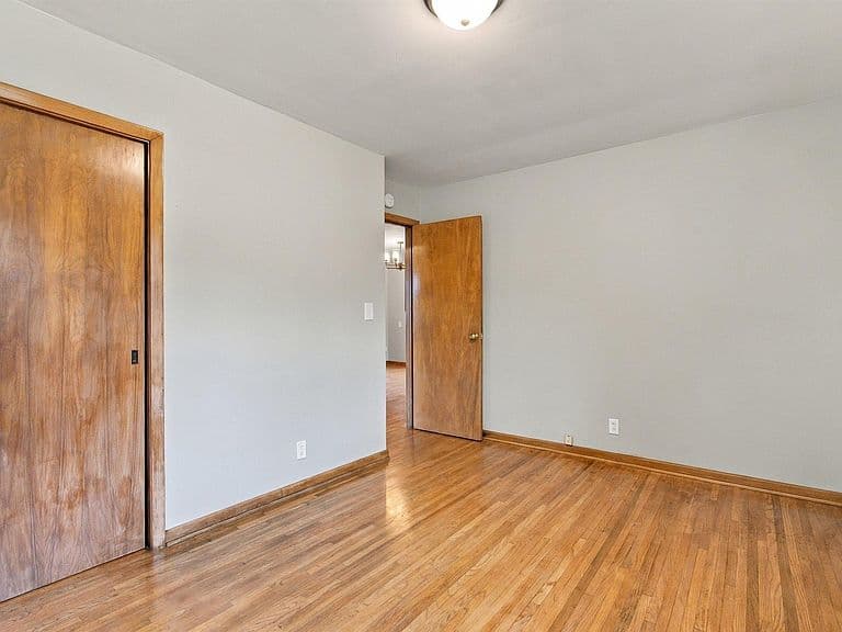601 S Jessica Ave photo 3