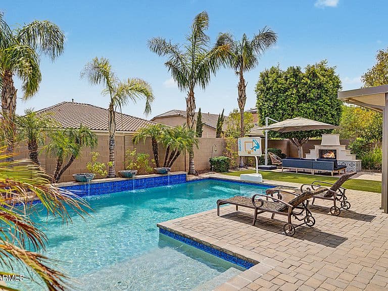 18423 W TURQUOISE Avenue photo 1
