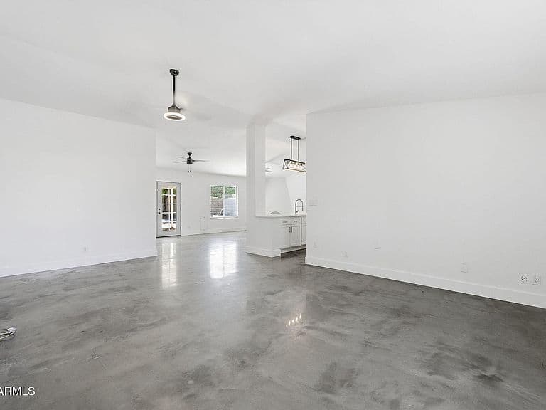 10795 E BECKER Lane photo 2