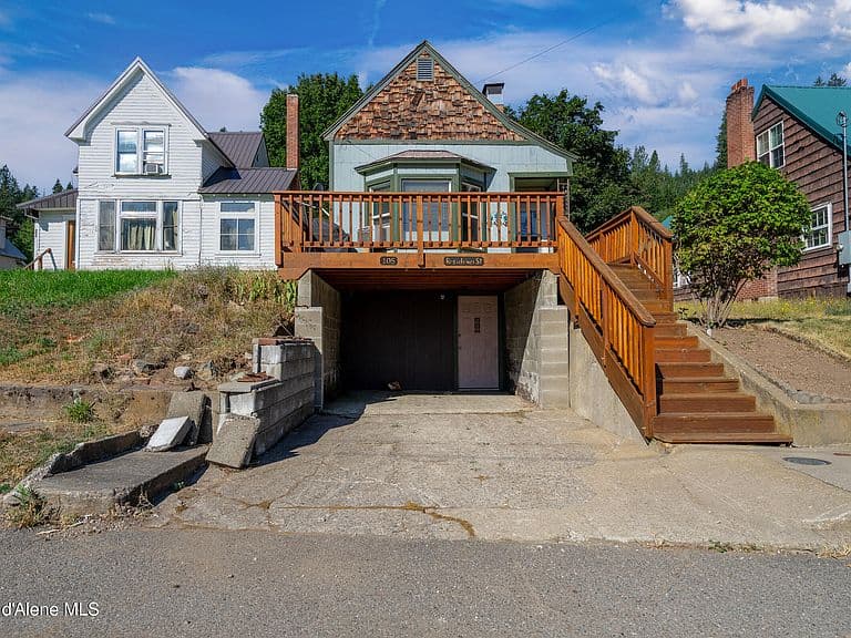 105 Residence St photo 1