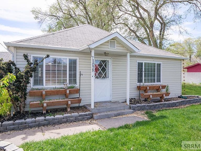 1020 McAdoo St photo 1