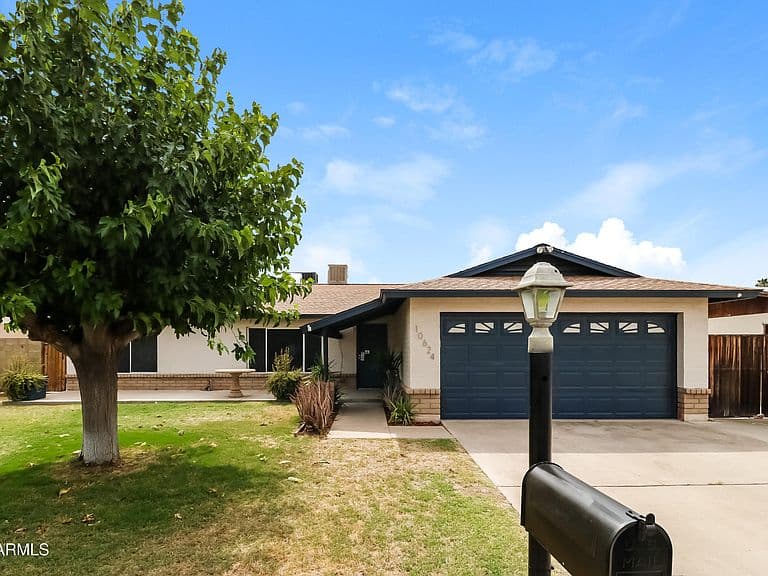 10624 N 47TH Drive photo 1