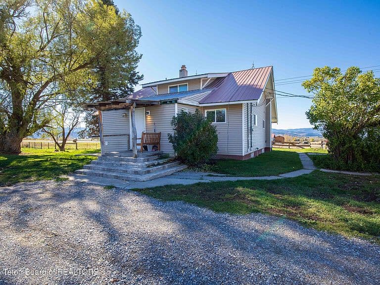 105298 Highway 89 photo 3