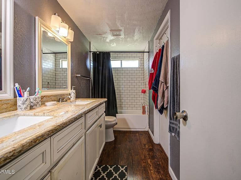 3642 N 72nd Drive photo 5