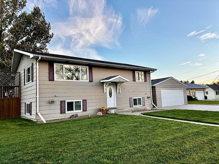 307 6th Ave E photo 1