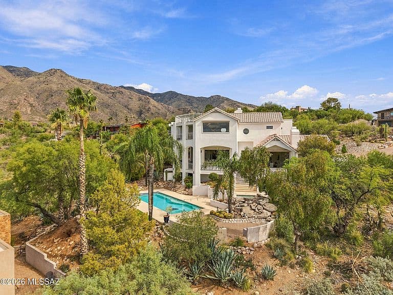6221 N Camino Esquina photo 2