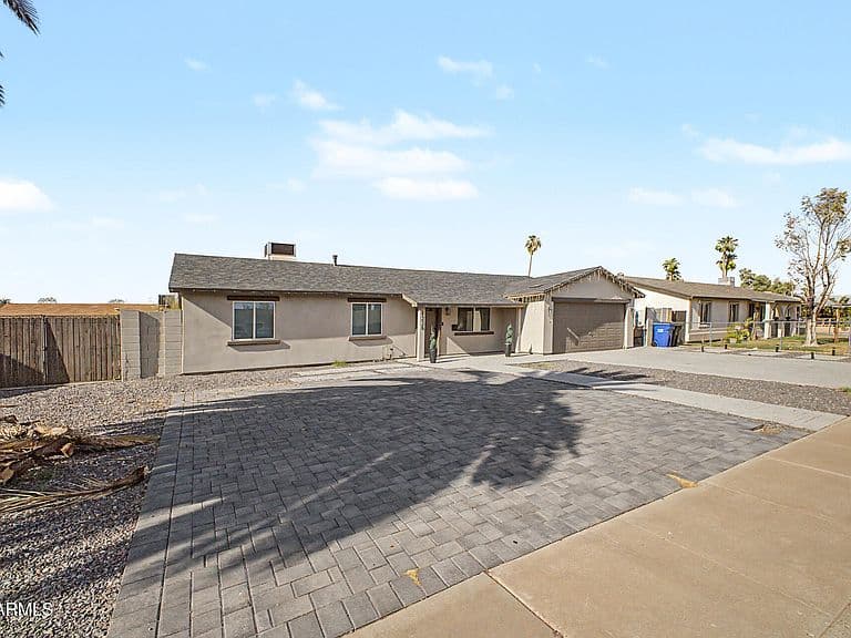 6226 W ALMERIA Road photo 5