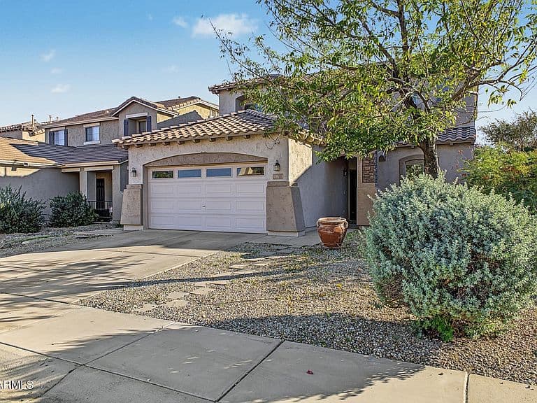 18611 W SUNNYSLOPE Lane photo 2