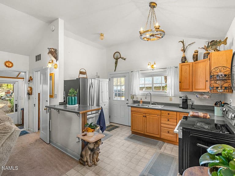 220 Lake View Dr photo 5
