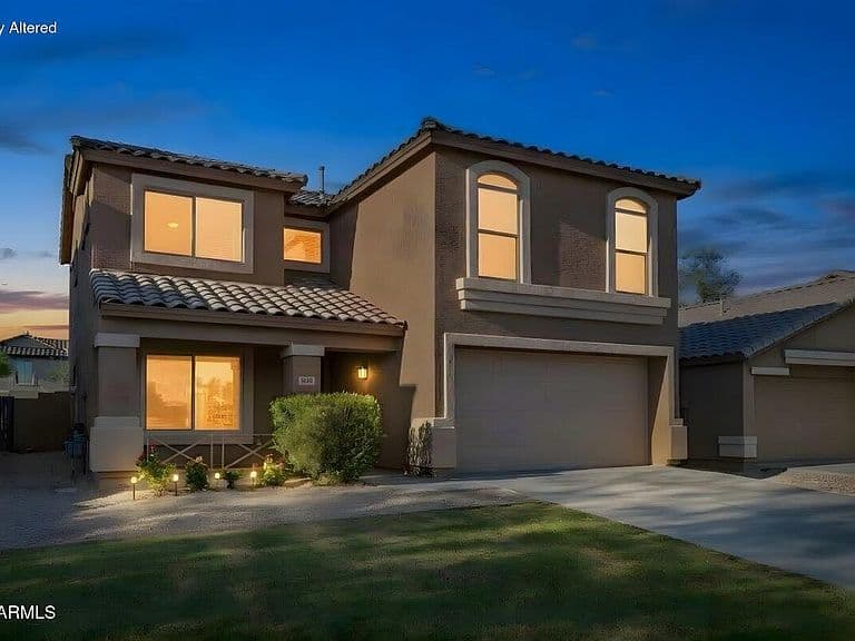 1020 E SADDLE Way photo 2