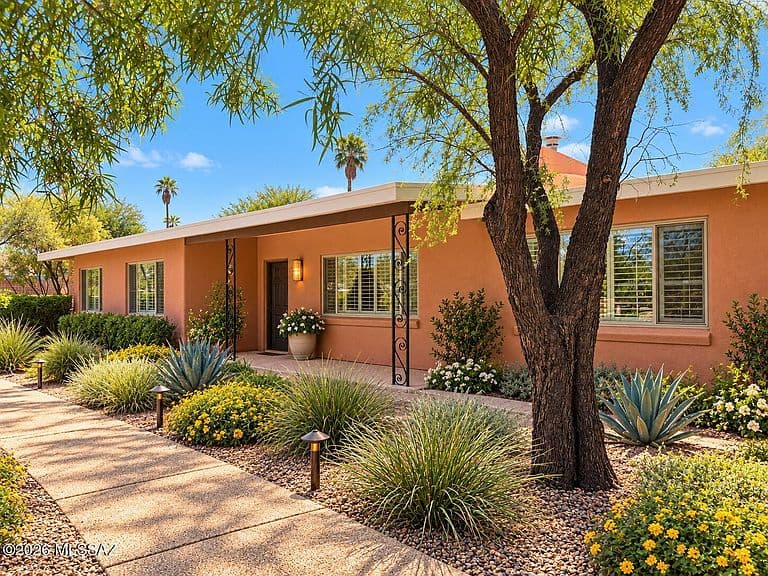 5640 E South Wilshire Dr photo 1