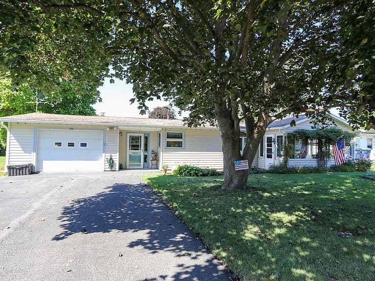 35 Seneca Dr photo 5