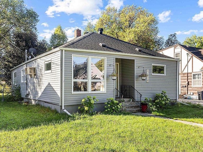 1528 8th Ave S photo 1