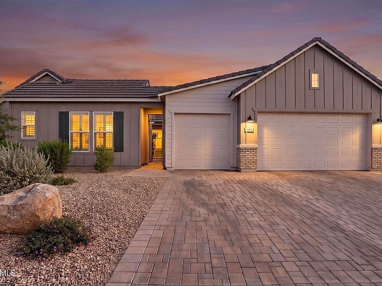 4231 E DESERT VISTA Trail photo 2
