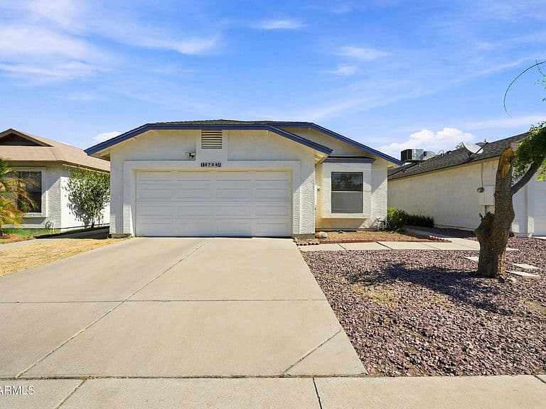 8734 W INDIANOLA Avenue photo 1