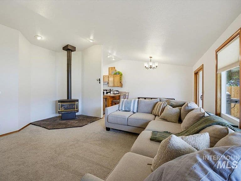 3321 N Lena Pl photo 4