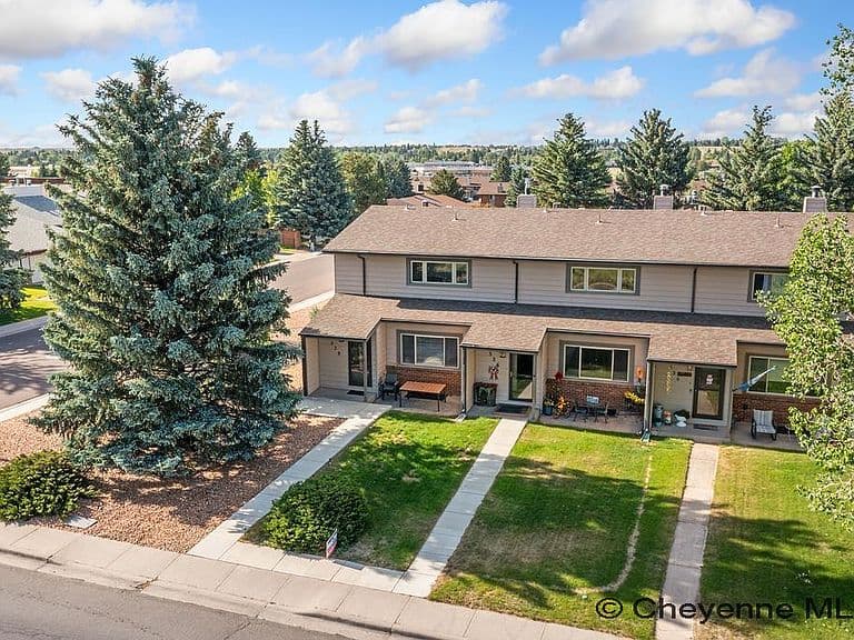 338 Manewal Dr photo 3